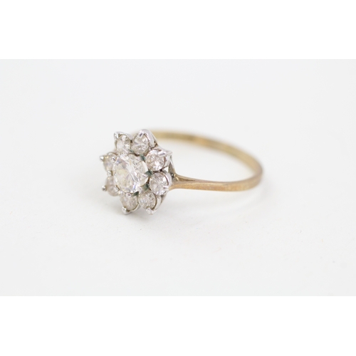 131 - 9ct gold cubic zirconia set cluster ring (1.7g)