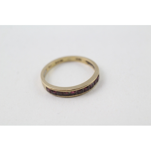 136 - 9ct gold ruby row set ring (1.3g)