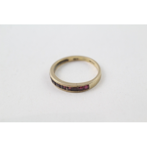 136 - 9ct gold ruby row set ring (1.3g)