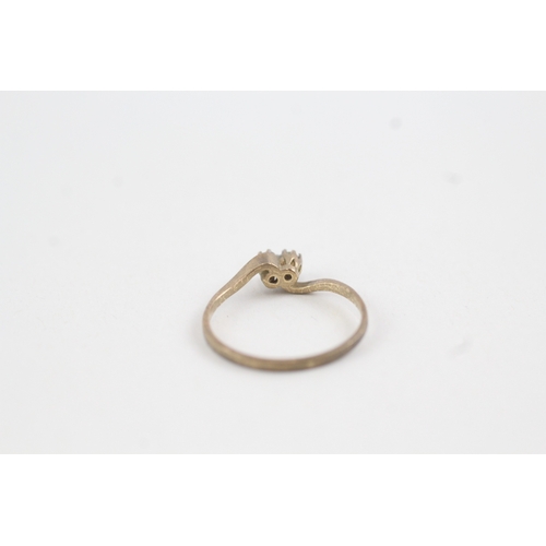 137 - 9ct gold diamond moi et toi ring (1g)