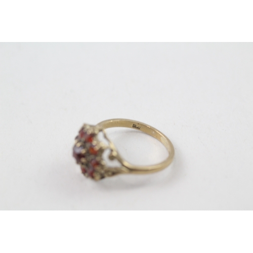 138 - 9ct gold garnet flower cluster ring (1.9g)