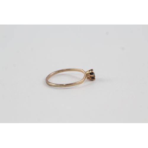 149 - 9ct gold sapphire ring (0.8g)