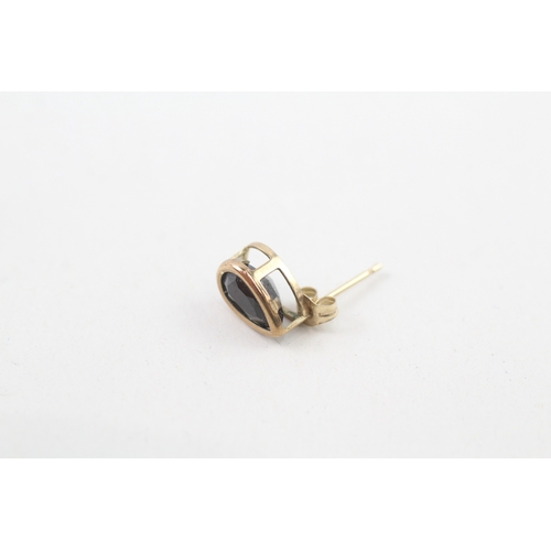 151 - 9ct gold sapphire stud earrings (1.1g)