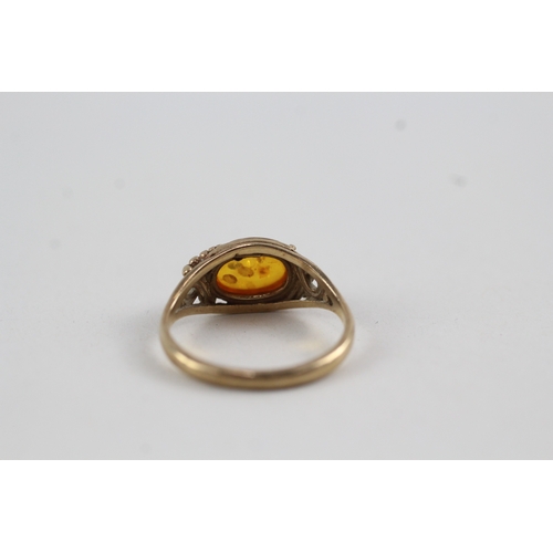 154 - 9ct gold and amber cabochon ring (2.1g)