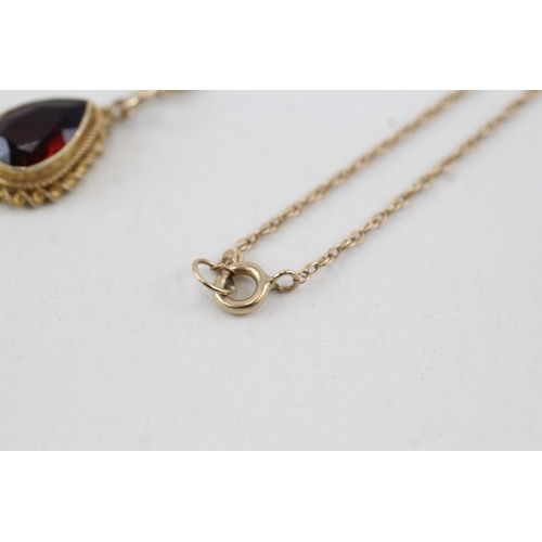 161 - 9ct gold garnet pendant on chain (2.7g)