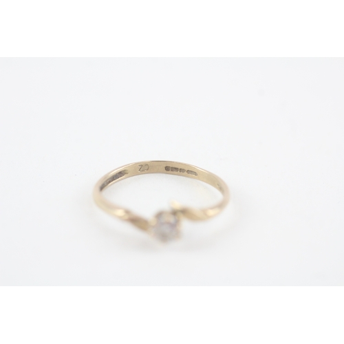 187 - 9ct gold cubic zirconia soliatire ring (1.2g)