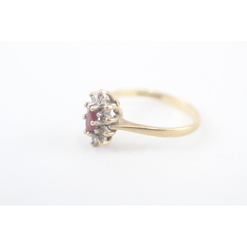 198 - 9ct gold ruby and diamond set cluster ring (2.3g)