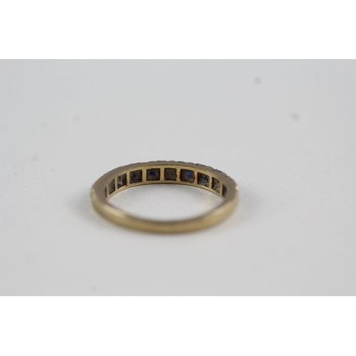 210 - 9ct gold and sapphire row ring (1.5g)