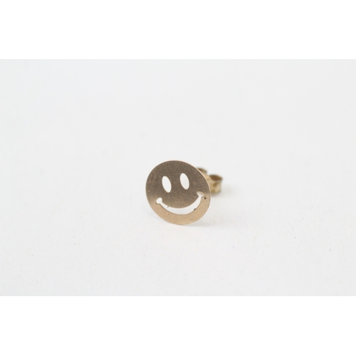 223 - 9ct gold smiley face stud earrings (0.3g)