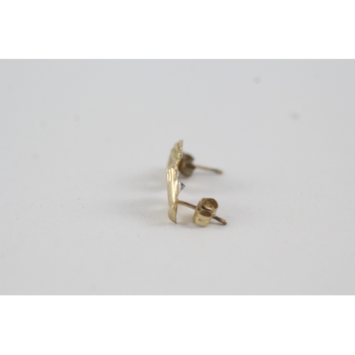 226 - 9ct gold and white gemstone hand stud earrings (0.6g)