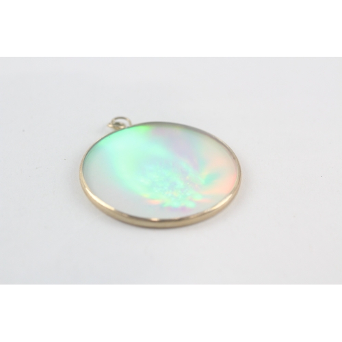 229 - 9ct gold hologram pendant (7.1g)