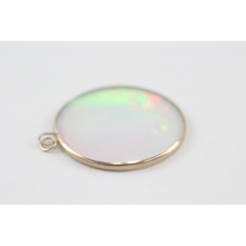 229 - 9ct gold hologram pendant (7.1g)