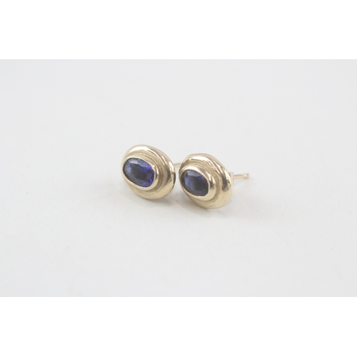 231 - 9ct gold blue gemstone stud earrings with scroll backs (1.6g)