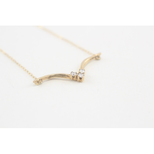 235 - 9ct gold cubic zirconia necklace (1.2g)