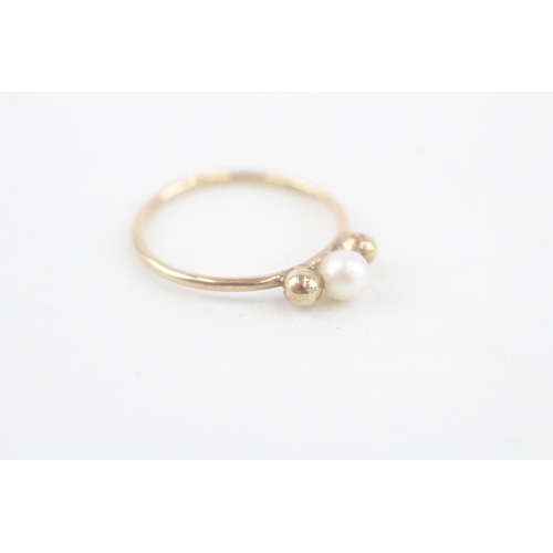 241 - 9ct gold vintage cultured pearl dress ring (0.9g)