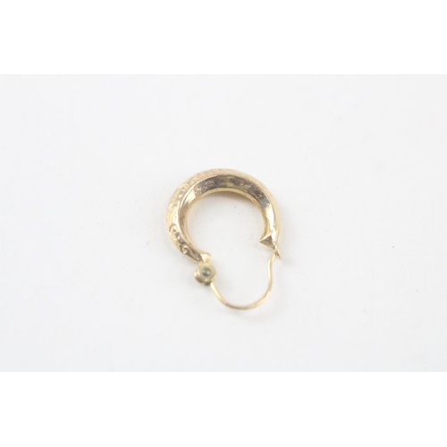 249 - 9ct gold patterned hoop earrings (0.9g)