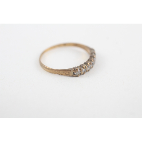 255 - 9ct gold cubic zirconia half eternity ring (1g)