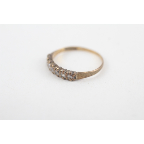 255 - 9ct gold cubic zirconia half eternity ring (1g)