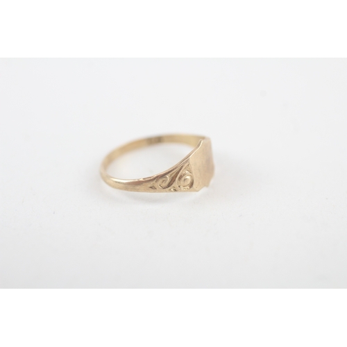 260 - 9ct gold patterned signet ring (0.6g)