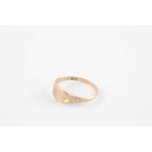 260 - 9ct gold patterned signet ring (0.6g)