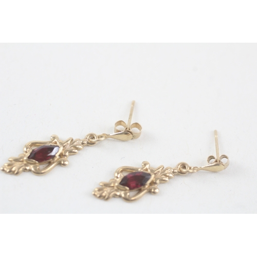 269 - 9ct gold garnet drop earrings (1.3g)