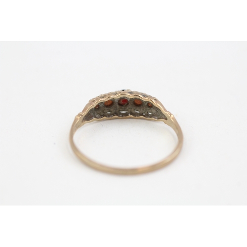 273 - 9ct gold garnet set five stone dress ring (1.4g)