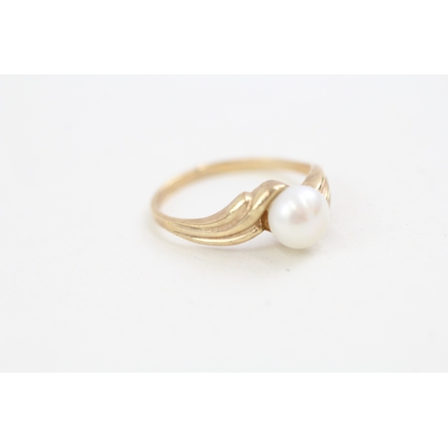 274 - 9ct gold cultured pearl set solitaire dress ring (1.6g)