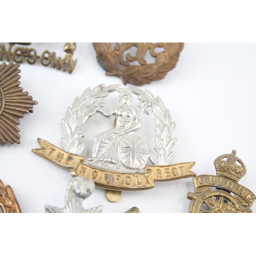 451 - Military Cap Badges Inc Kings Own, York & Lancs, Etc x 10