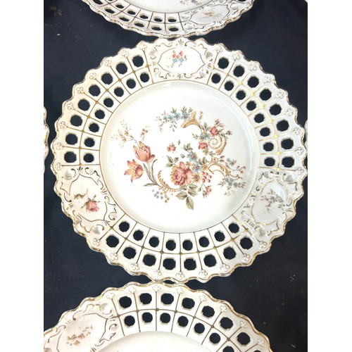 85 - 12 vintage ribbon plates, 9 inches in diameter, cake plate