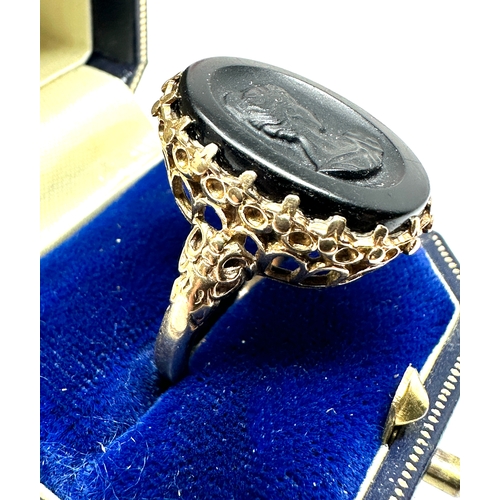 88 - 9ct gold black hardstone cameo ring weight 7.2g