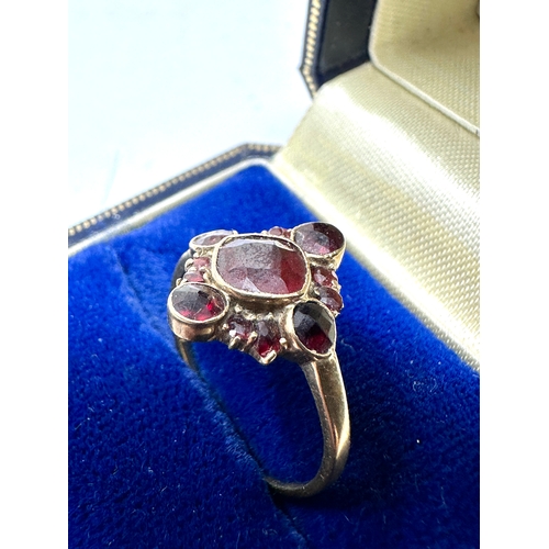 95 - Antique 9ct gold garnet ring weight 1.7g