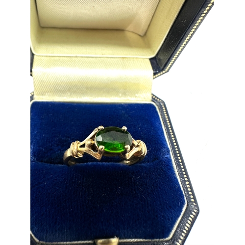 116 - 9ct gold diopside ring weight 2.6g