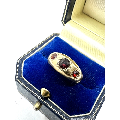 117 - 9ct gold garnet ring weight 2.5g