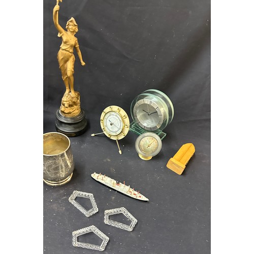 120 - Selection of vintage collectable items to include brass gong, clocks etc