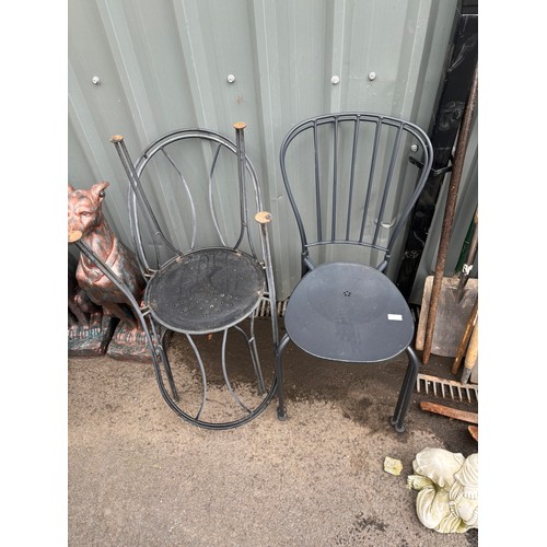 100C - Se of 4 metal garden chairs