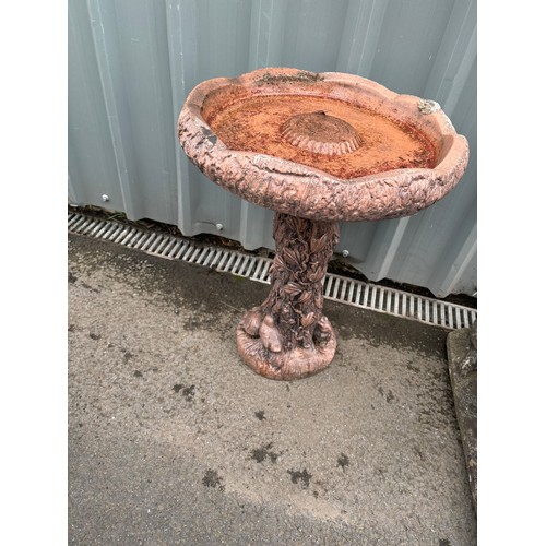 100G - Outdoor bird bath 25 inches tall 19 inches diameter