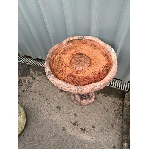 100G - Outdoor bird bath 25 inches tall 19 inches diameter