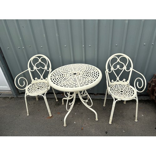 100S - Metal bistro table and 2 chairs