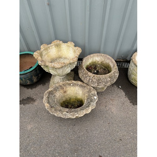 100T - Selection of three garden planters largest measures approximately 18 inches tall