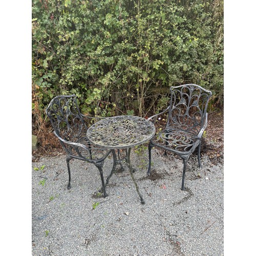 100Z - Plastic bistro table and 2 chairs