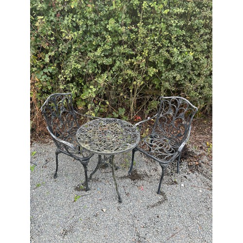 100Z - Plastic bistro table and 2 chairs