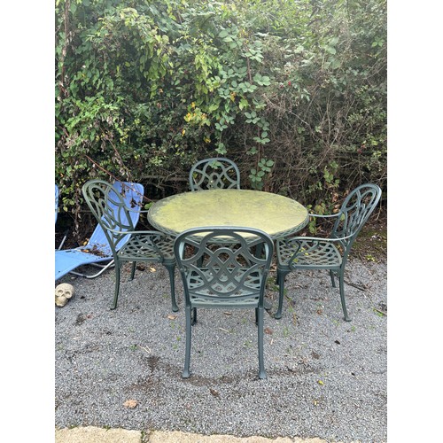 101B - Plastic garden table and 4 chairs