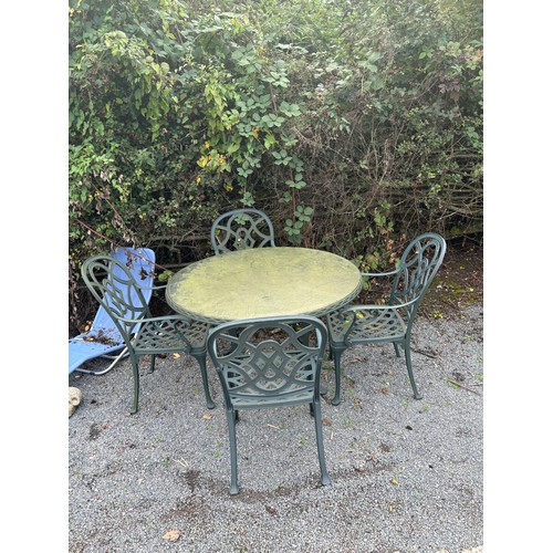 101B - Plastic garden table and 4 chairs