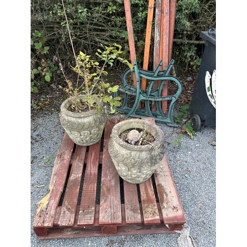 101F - Pair of concrete garden planters