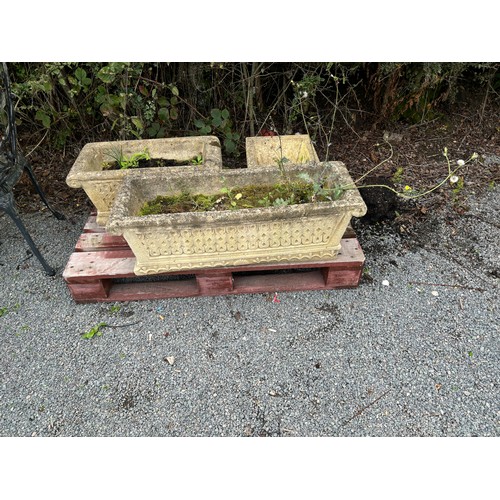 101G - Set of three garden planters assorted sizes largest measures approximately Height 11.5 inches, Lengt... 