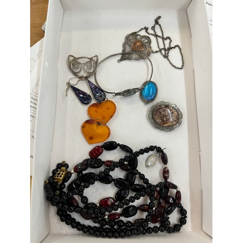 445 - Selection of assorted jewellery includes silver, butterfly wing etc