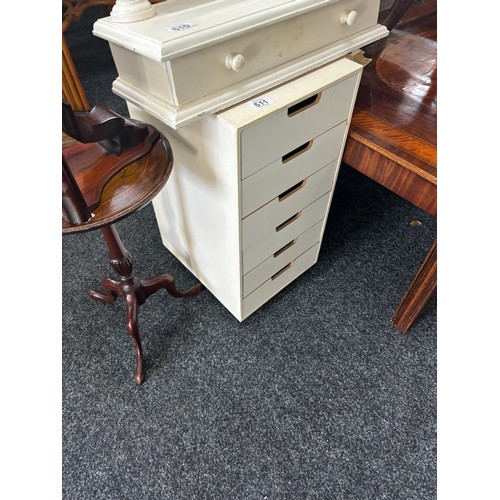 511 - 6 drawer chest on wheels measures approximately