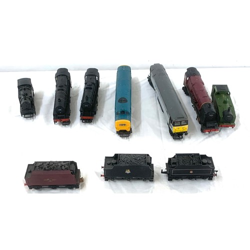 100 - Selection of trains and engines