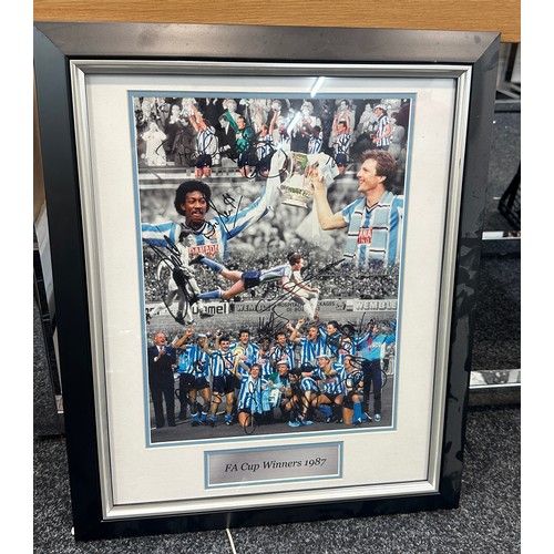 46 - ' FA Cup Winners 1987' picture with original signatures from players