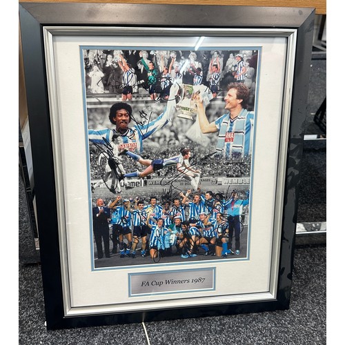 46 - ' FA Cup Winners 1987' picture with original signatures from players